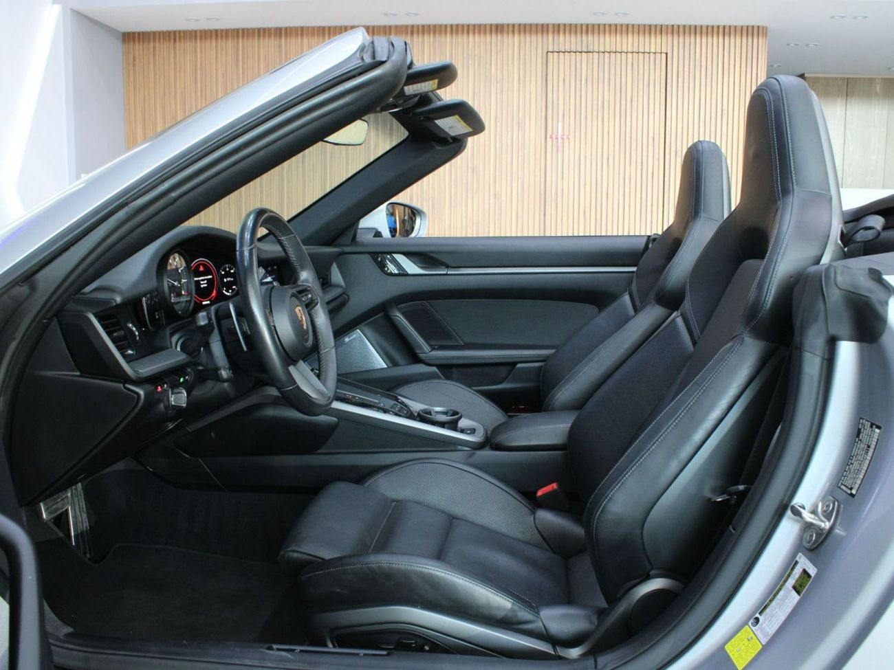 Porsche 911 Carrera S 3.0L (445 HP) Convertible