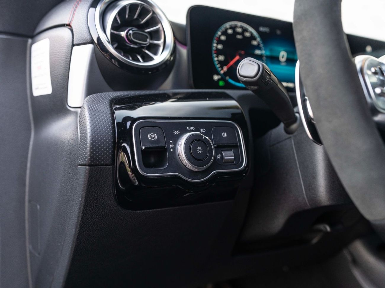 مرسيدس بنز CLA 35 AMG Std 2.0L