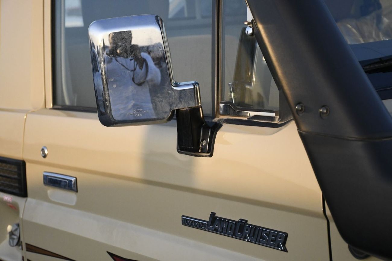 Toyota Land Cruiser Pick Up 4.5L V8 Diesel with difflock  (Ready Stock )