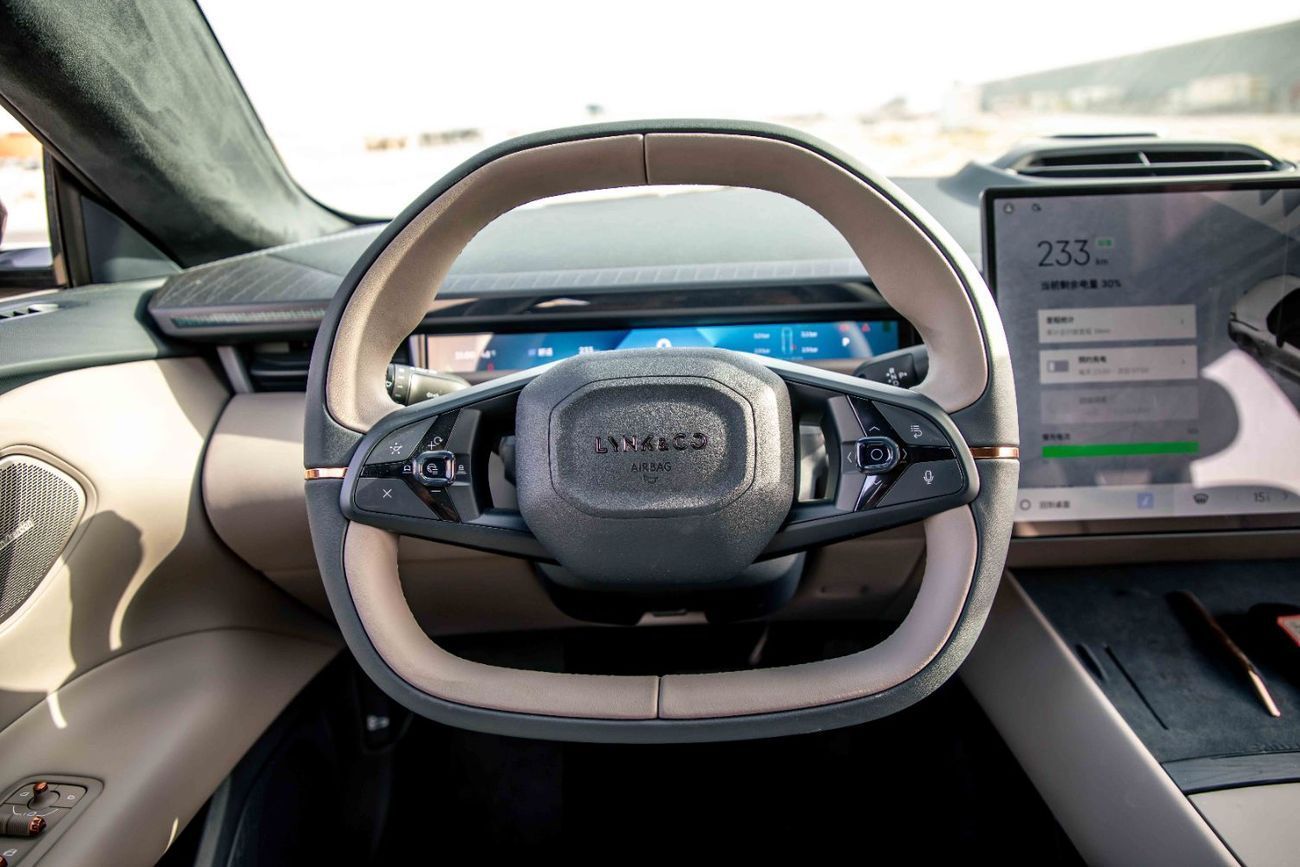 لينك أند كو Z10 2025 Lynk & Co Z10 Max - Fluid Grey Inside Beige