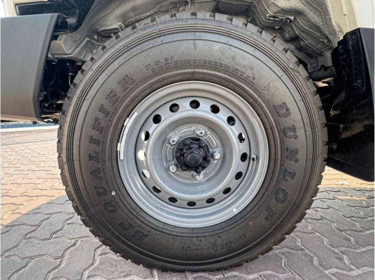 تويوتا لاند كروزر 70 2024 Toyota LC71 4.0 Hard Top - أبيض من الداخل رمادي مزرق | للتصدير فقط