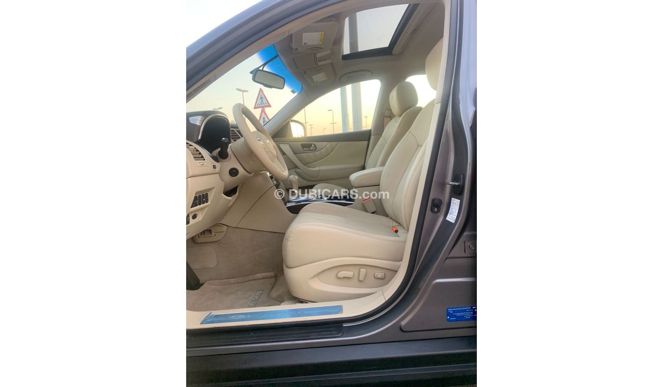 Infiniti QX70 Limited Infiniti QX70 _ Gcc_2019_Excellent_Condition _Full option
