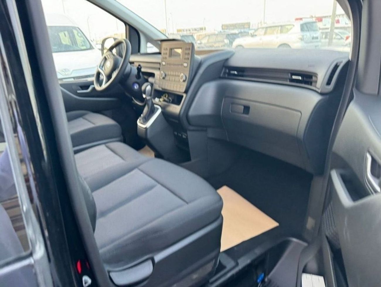 هيونداي ستاريا 3.5L PETROL, AUTOMATIC 2025