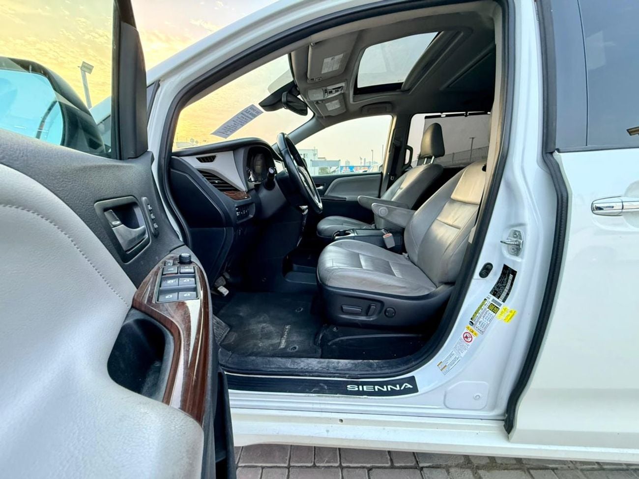 Toyota Sienna 2018 TOYOTA SIENNA XLE 360 cam  full option Ready  White