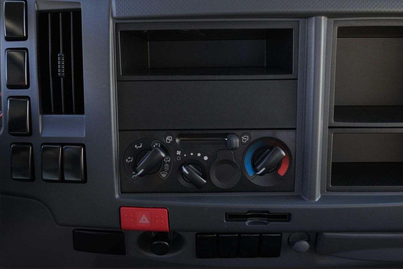 Isuzu NPR 4.6 L 6.5 T Chassis Cab