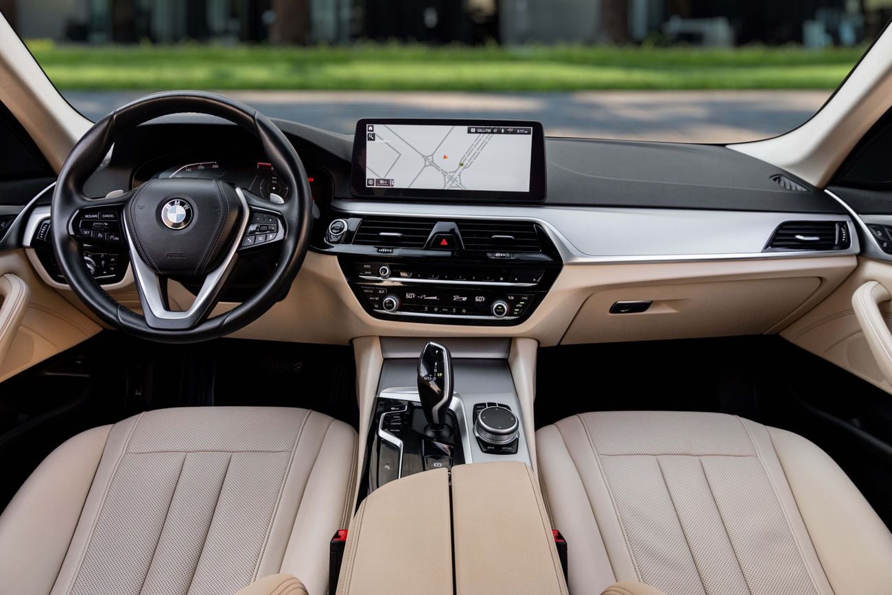 بي أم دبليو 520i 520i | 2,155 P.M | 0% Downpayment | BMM History (AGMC) | Under Warranty