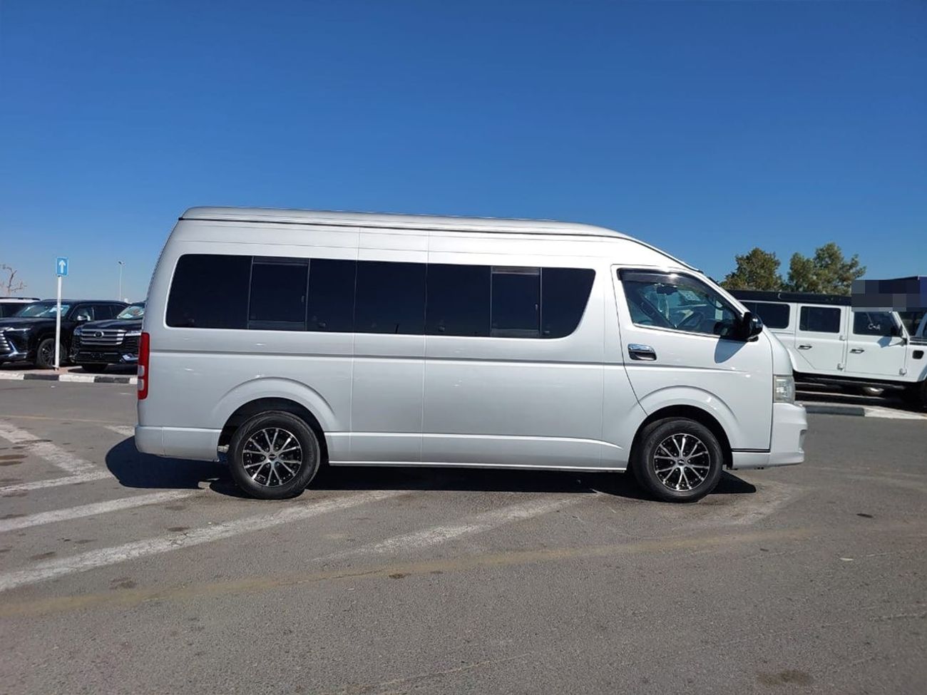 Toyota Hiace TOYOTA HIACE VAN RHD 2011 MODEL 3.0 L DIESEL AUTOMATIC(PM010795)