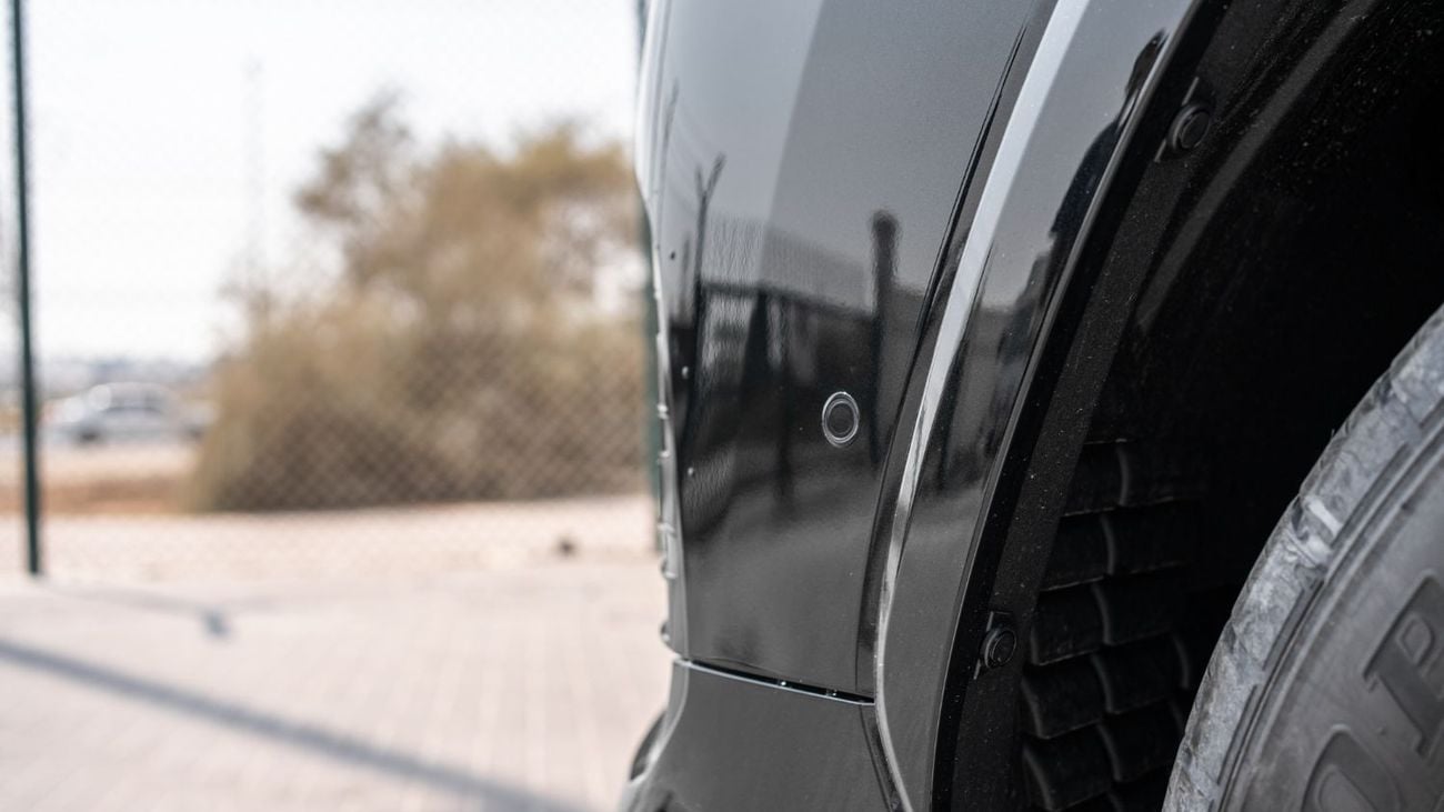 Lexus LX 700h 2025 Lexus LX700h Signature 3.5L AT Hybrid (Black-Tan) with Auto park