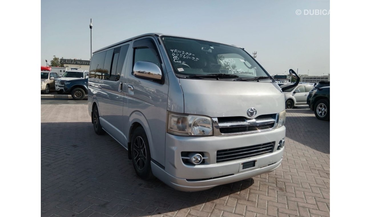 تويوتا هاياس TOYOTA HIACE VAN RIGHT HAND DRIVE (PM1369)