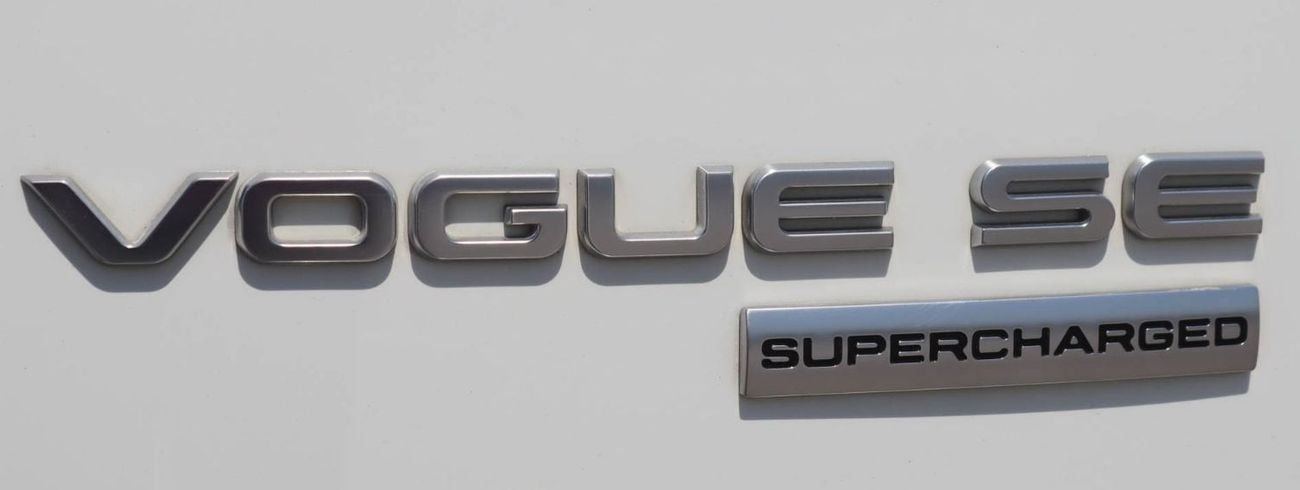 Land Rover Range Rover Vogue SE 5.0L Range Rover GCC 2018, 5.0L 8V, Vogue SE Supercharged , Original Paint, Accident-Free 4