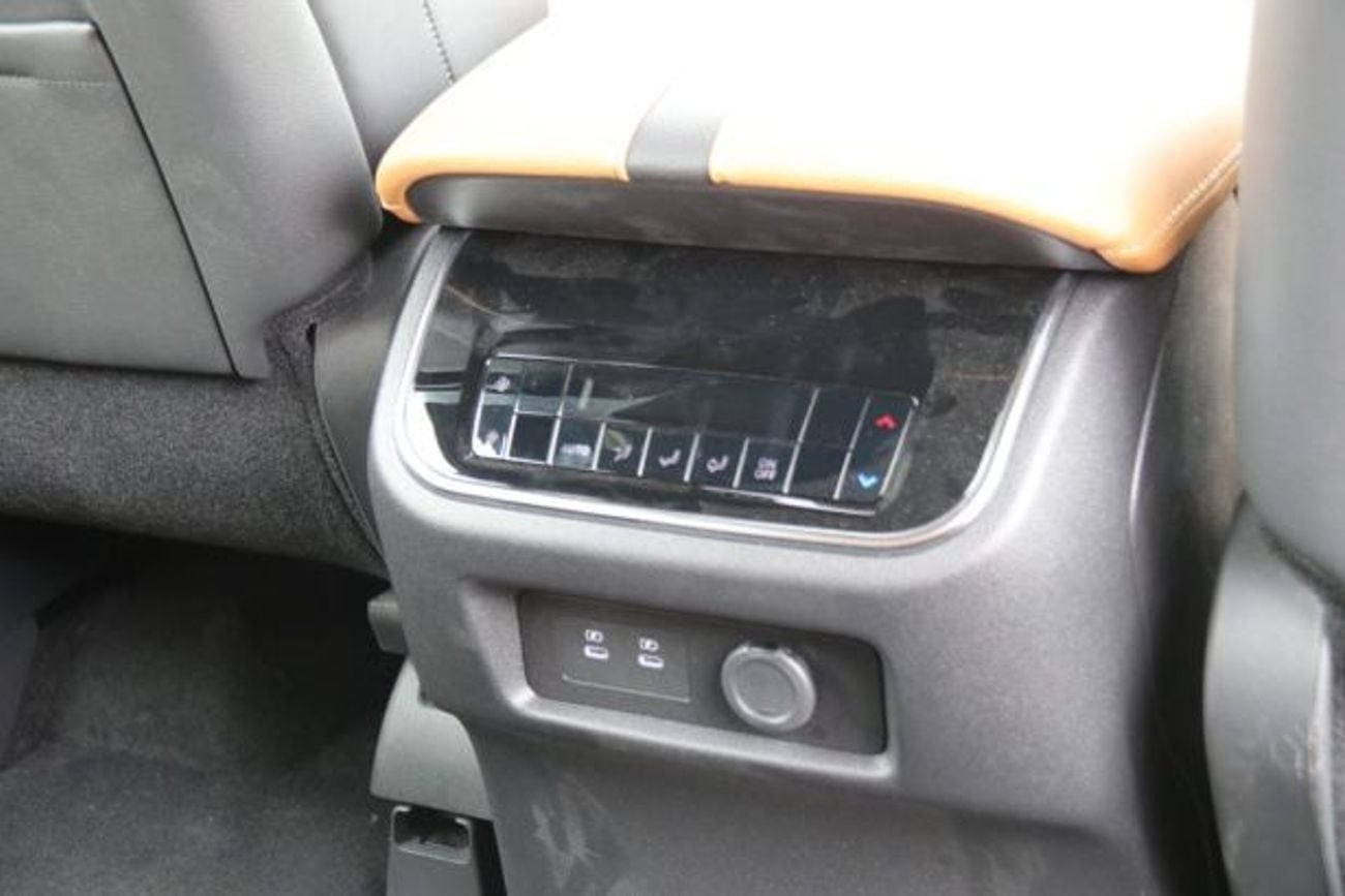 Nissan Patrol 3.8L PTR SE WITH PANORAMA AND LCD FOR LOCAL WITH WARRANTY