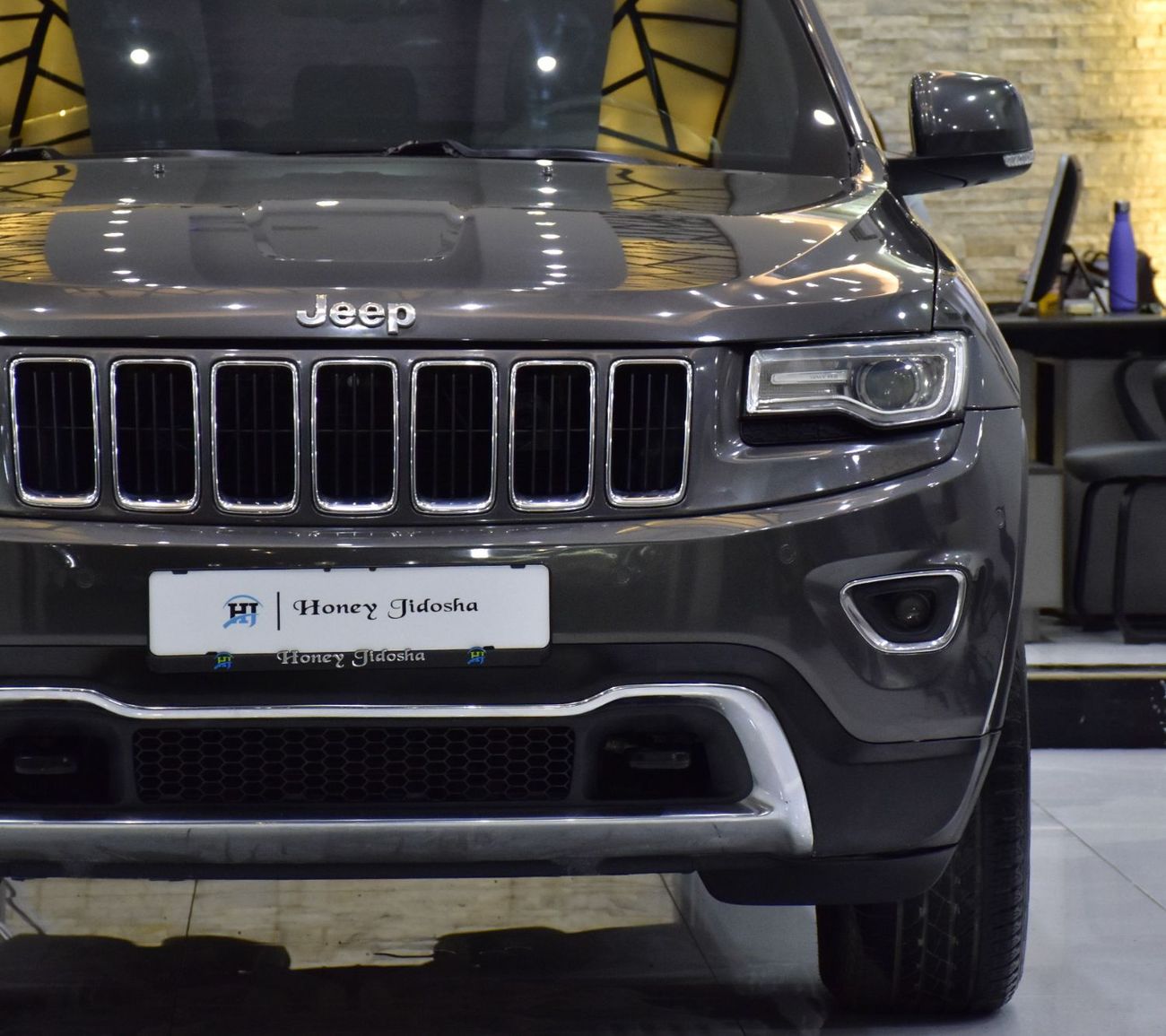 جيب جراند شيروكي LIMITED EXCELLENT DEAL for our Jeep Grand Cherokee Limited 4x4 ( 2015 Model ) in Grey Color GCC Specs