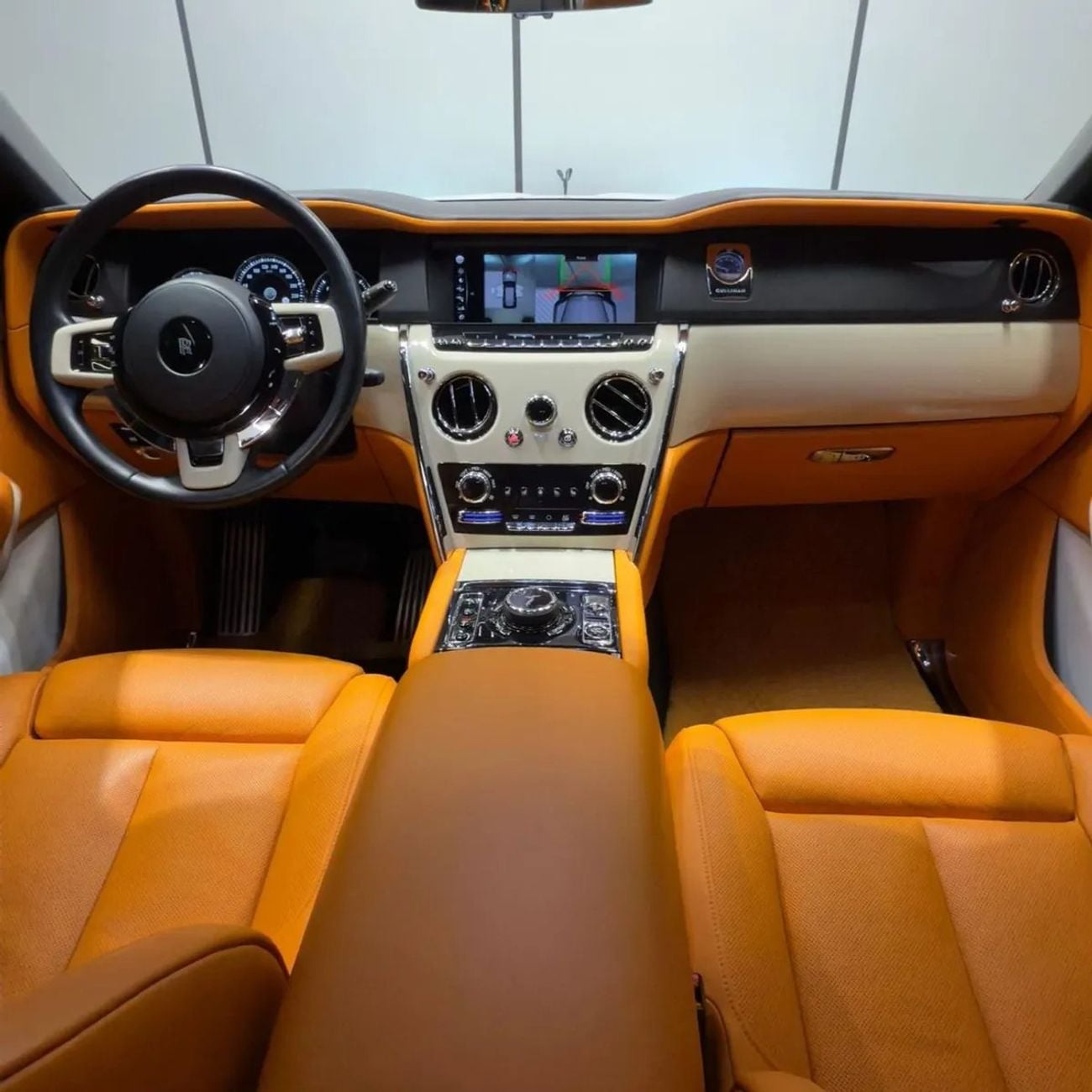 Rolls Royce Cullinan Silver Badge Rolls-Royce Cullinan 2022 Silver Badge with 2026 Facelift GCC specs