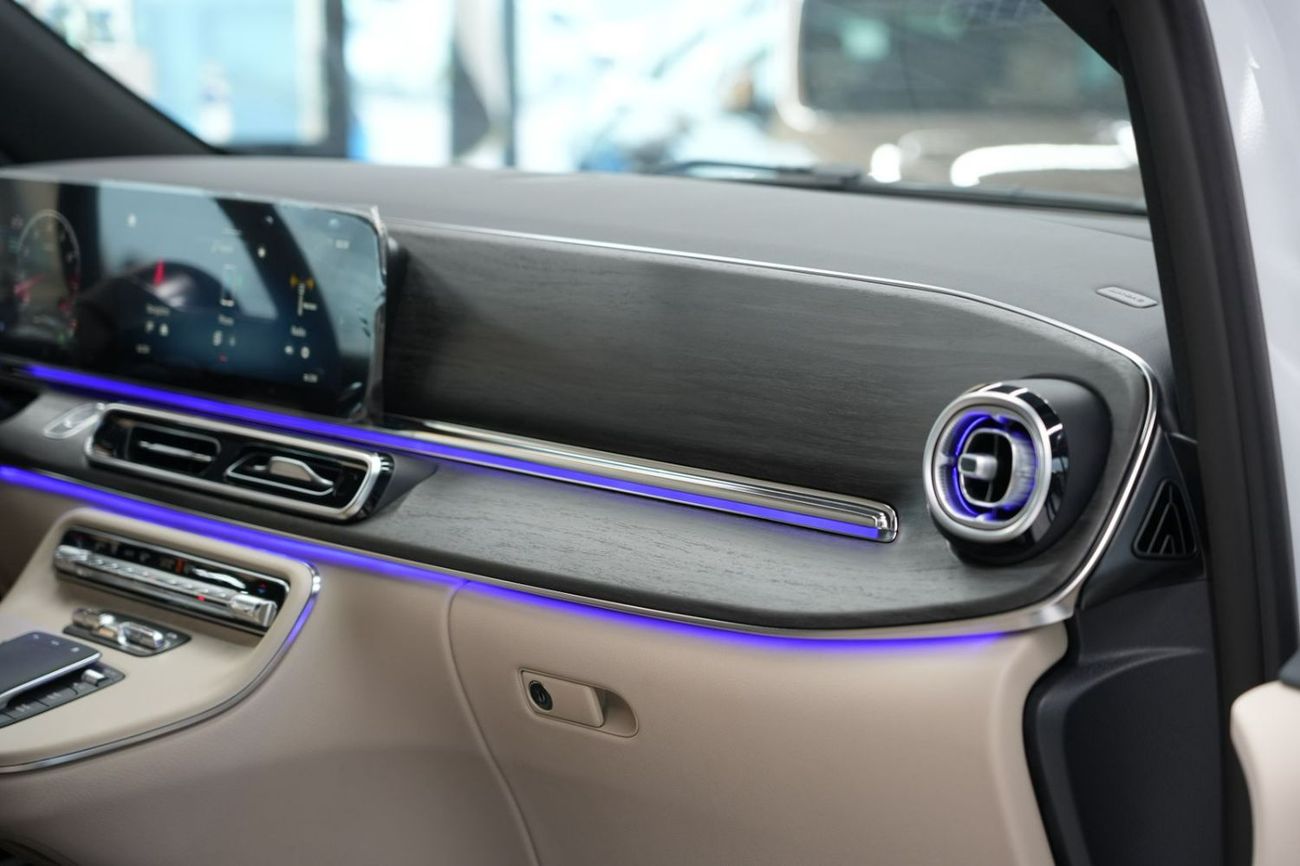 مرسيدس بنز V 300 Mercede-Benz V 300 AVANTGARDE | 2026 GCC 0km | Agency Warranty | 360 View | 64 colors Ambeint Lights