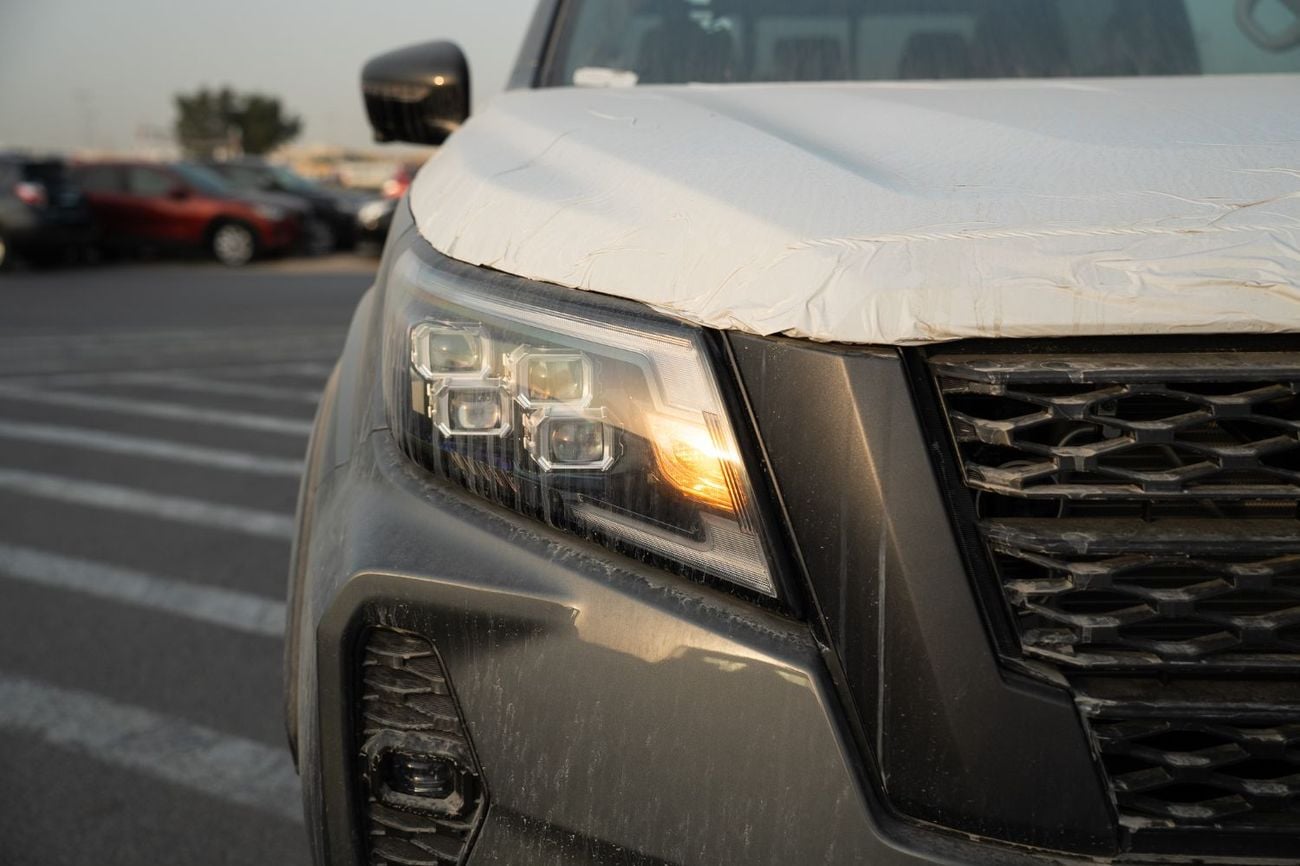 Nissan Navara PRO-4X Off-Road | 2.5L Diesel 4WD A/T (Only For Export)