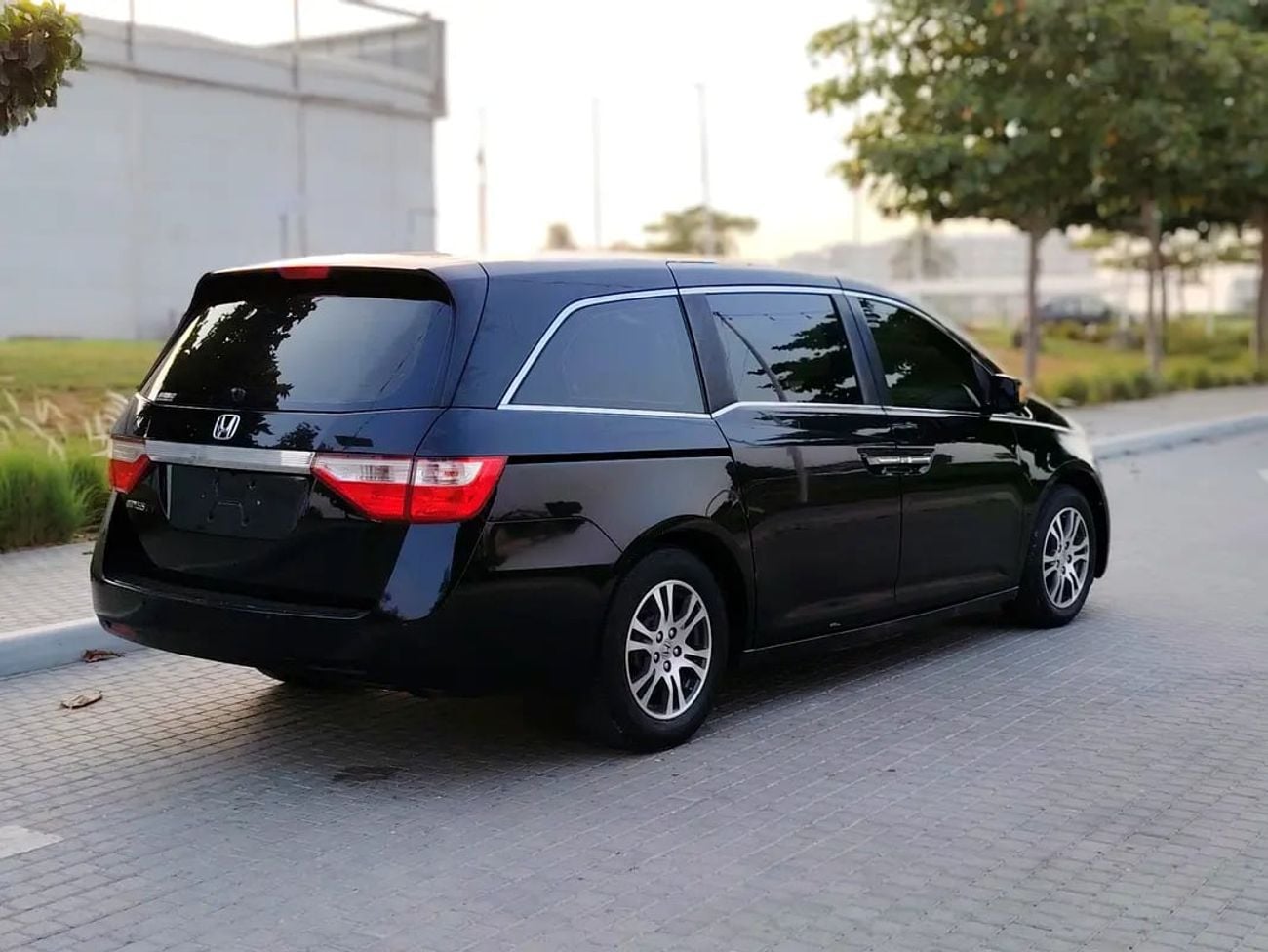 هوندا اوديسي J LX | GCC Specs | Well Maintained Full Option Van With Rear Entertainment