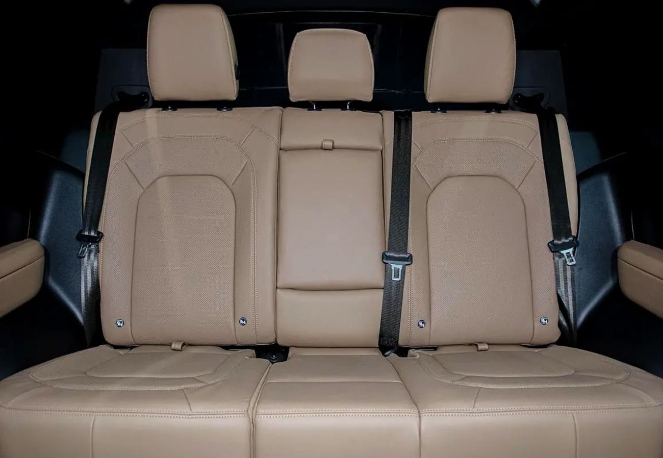 Land Rover Defender P400 90 X-Dynamic HSE 3.0L (5 Seater)