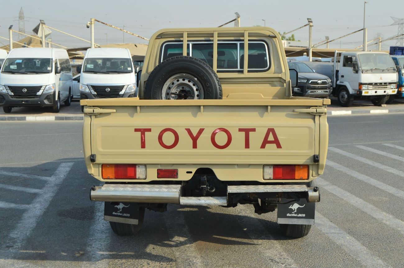 تويوتا لاند كروزر بيك آب Toyota Land Cruiser Pick-Up Single Cabin Year: 2018 Color: Beige