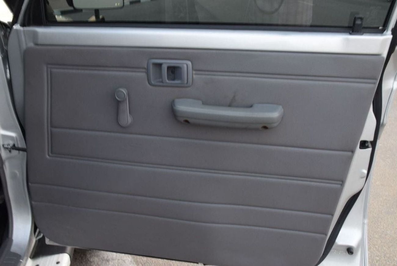 تويوتا لاند كروزر بيك آب 4.5L 8cyl Diesel, Manual, Four Wheel (Right hand)