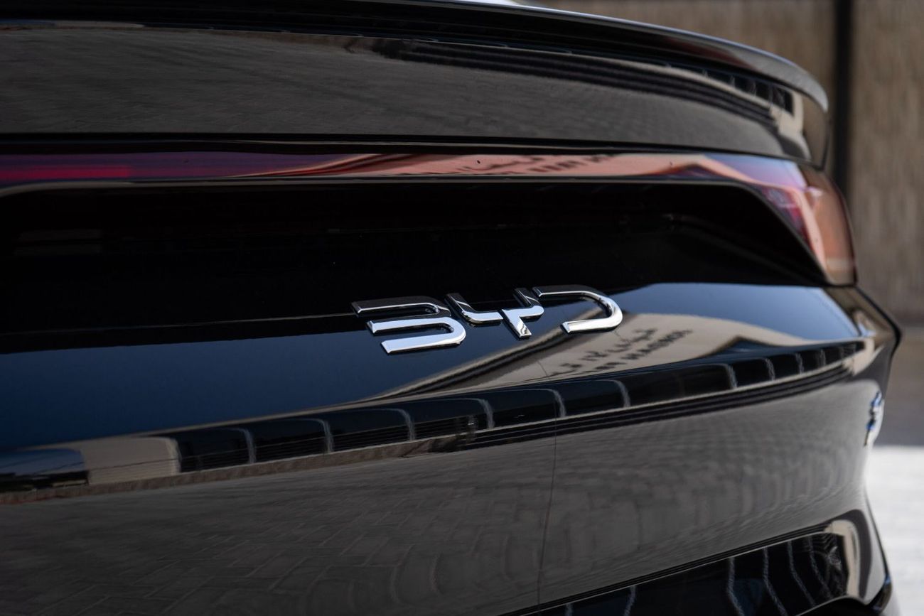 بي واي دي سونغ ل Fuel: Electric Motor Power: 230 kW Motor Torque: 360 Nm Driving Range: 662 km Battery Capacity: 87.0