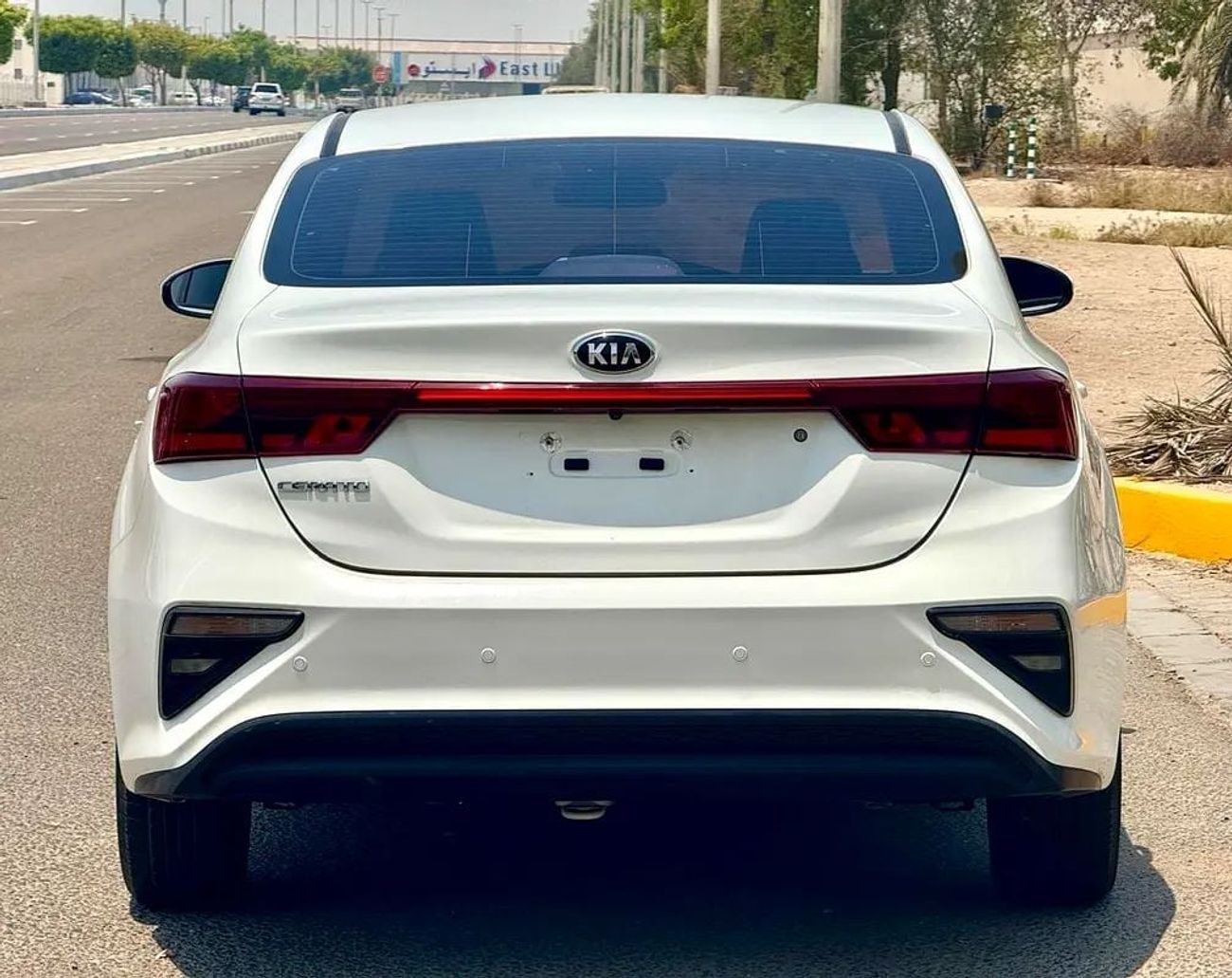 كيا سيراتو LX كيا سيراتو 2021، سعة 1.6 لتر، لون أبيض، سيدان، بحالة ممتازة من الداخل والخارج، قسط شهري 560