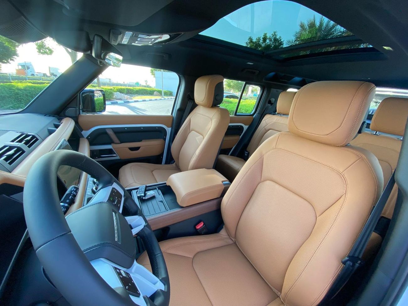 Land Rover Defender GCC SPEC UNDER WARRANTY AND SERVICE CONTRACT