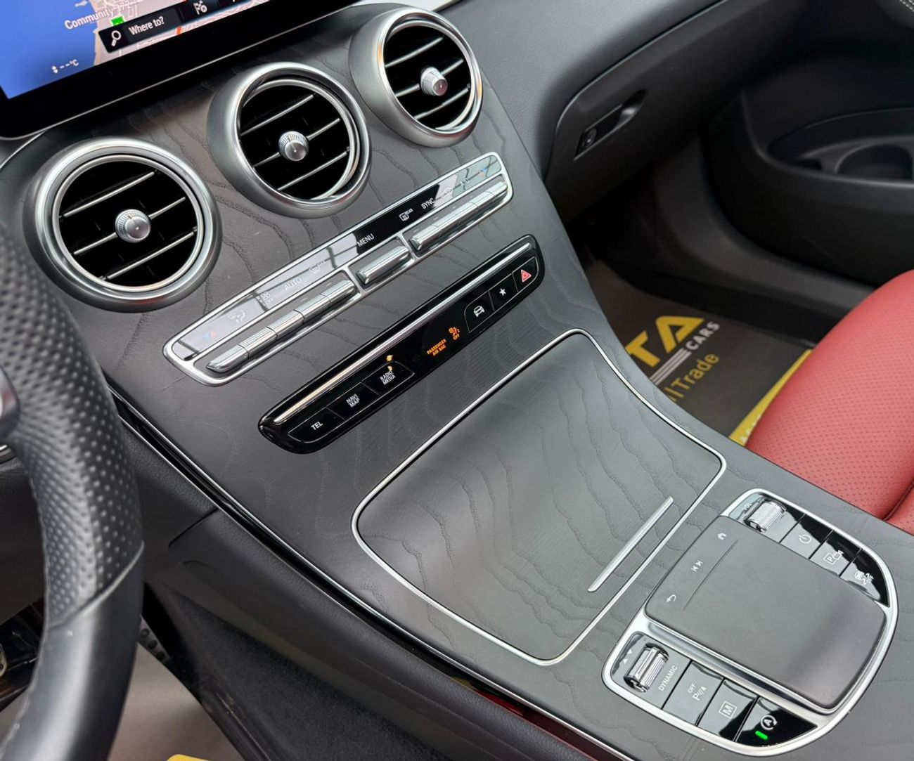 مرسيدس بنز GLC 300 2021 Mercedes Benz GLC300 4MATIC, Warranty, Full Service History, Very Low Km, Fully Loaded, GCC