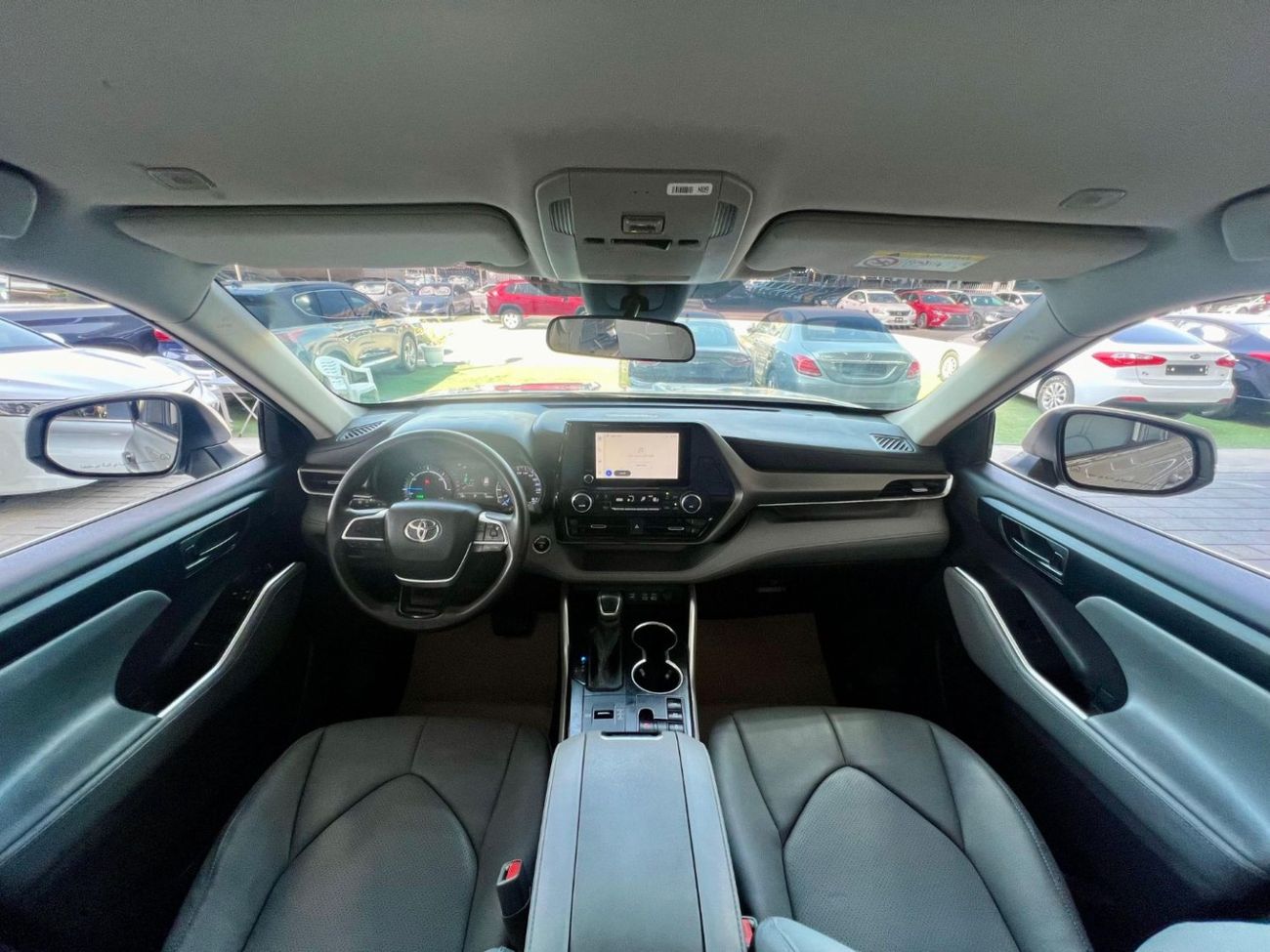 Toyota Highlander Hybrid  warranty one year bank financie available