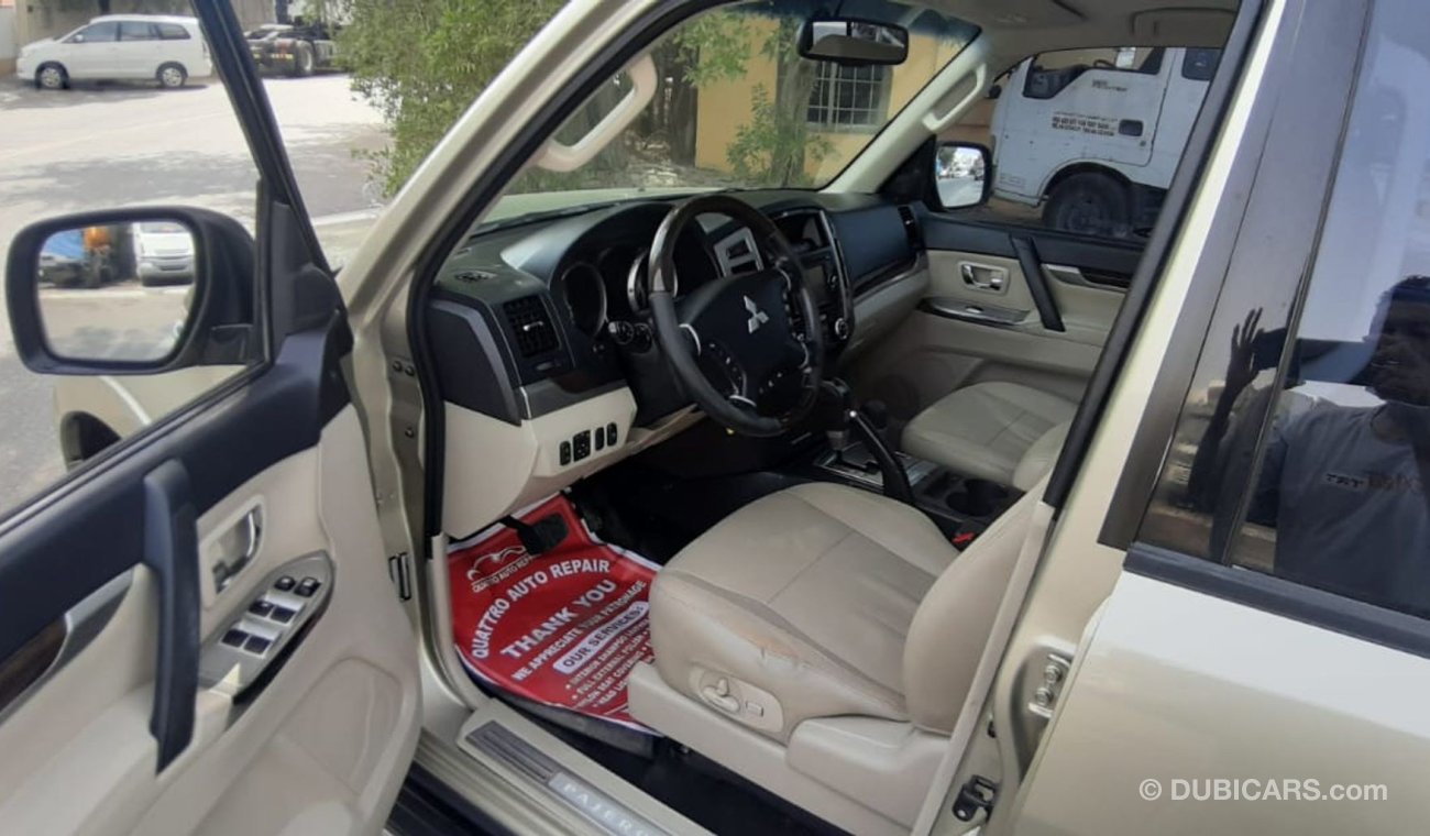Mitsubishi Pajero Full option clean car leather seats