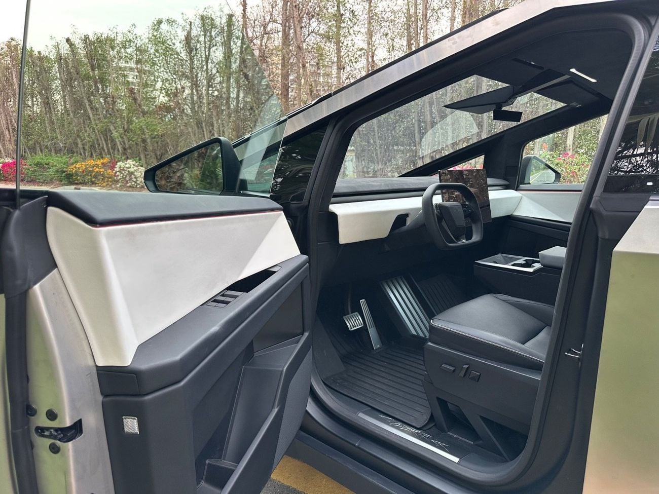 Tesla Cybertruck FOUNDATION SERIES AWD 2025 | 845 HP | Triple Motor AWD | Limited Editio