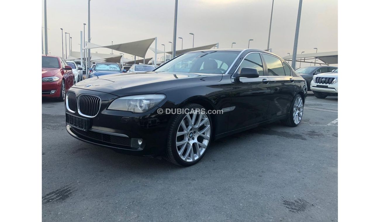 بي أم دبليو 730Li موديل 2012 خليجي فل مواصفات حاله ممتازه من الداخل والخارج مالك واحد من الوكاله فل مواصفات كراسي جلد