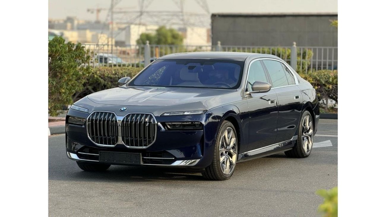 BMW i7 GCC SPEC UNDER WARRANTY AND SERVICE CONTRACT