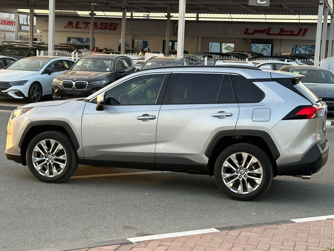 تويوتا راف ٤ XLE