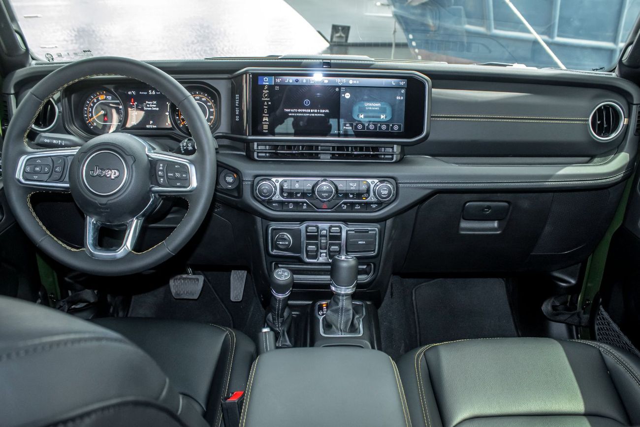 جيب رانجلر Unlimited Sahara 2.0L A/T