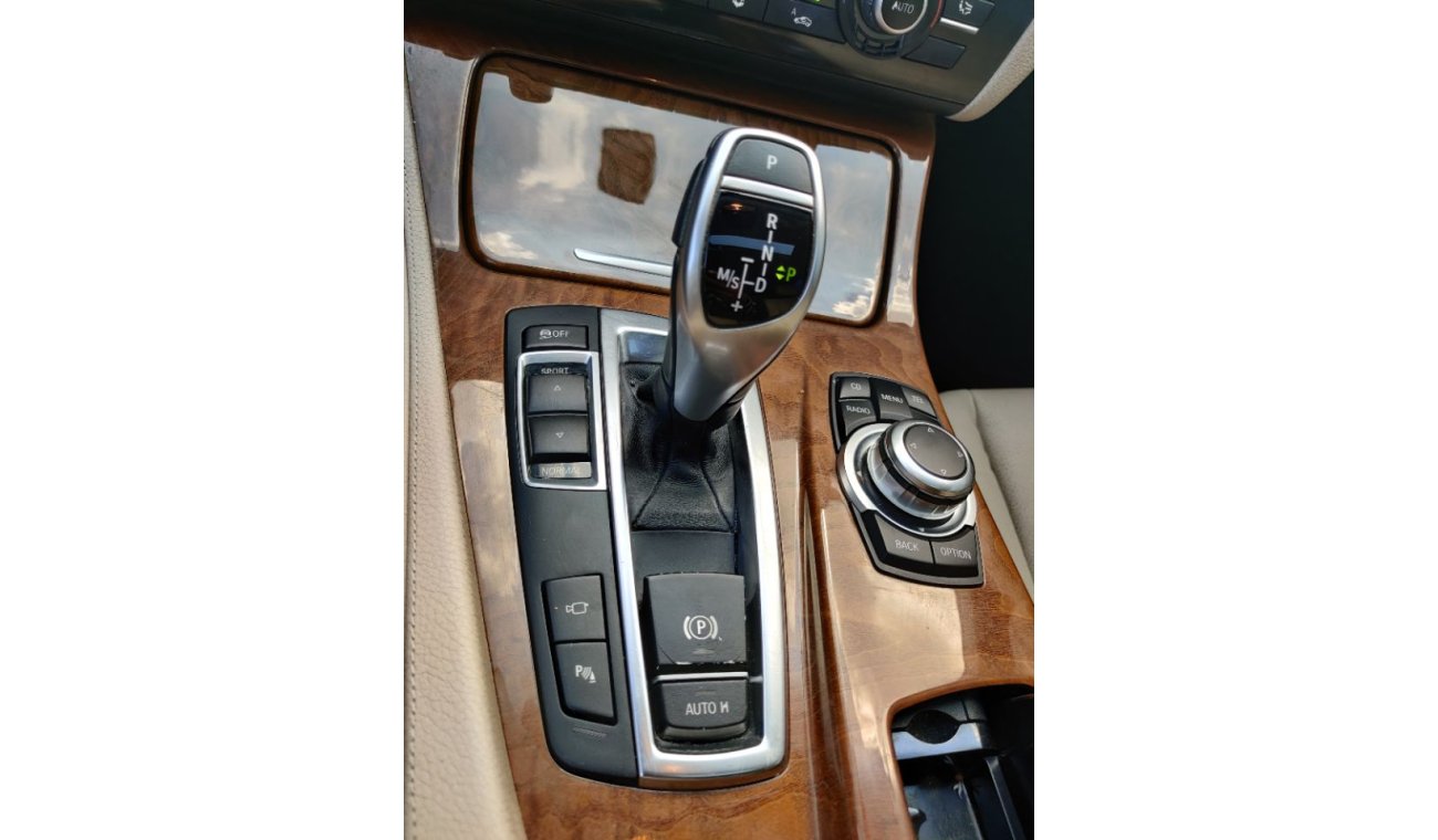 BMW 535i 2011 Full options Gulf specs sunroof navigation camera