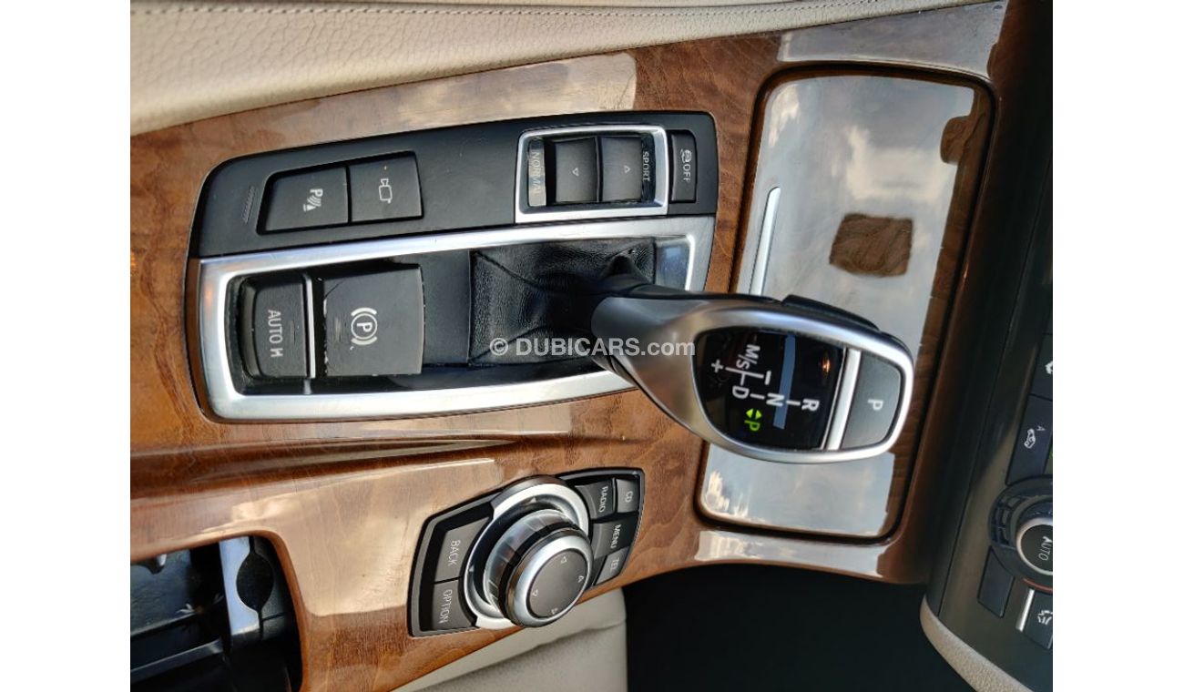 BMW 535i 2011 Full options Gulf specs sunroof navigation camera