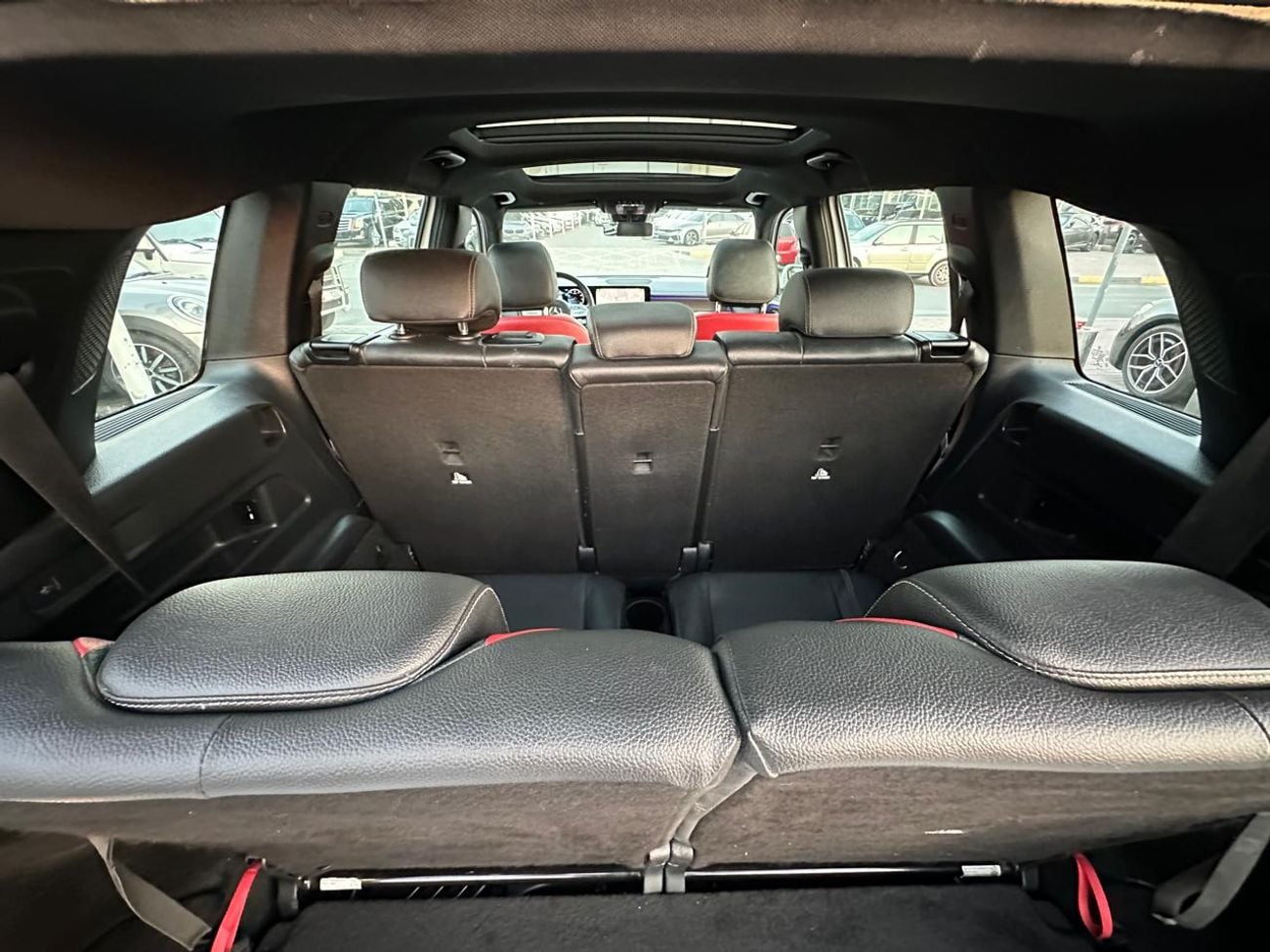 مرسيدس بنز GLB 250 Premium 2.0L (7 Seater)