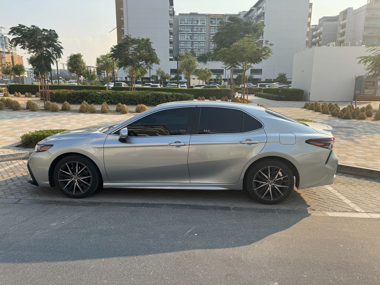 Toyota Camry SE 2.5L (204 HP)