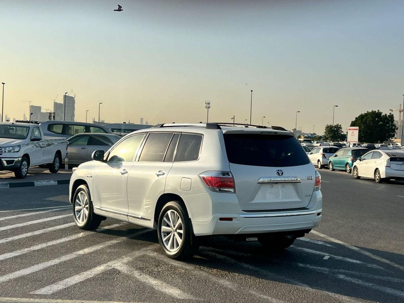 Toyota Highlander  2013 Toyota Highlander Hybrid 3.5L V6 - Rear Camera Leather Seat - Sunroof