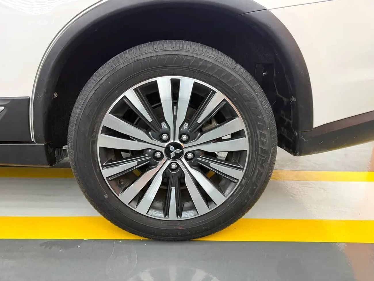 Mitsubishi Outlander GLX 2.4L NO CONVENIENCE FEES | UNDER WARRANTY | 0% DOWN PAYMENT | CERTIFIED PRE-OWNED |