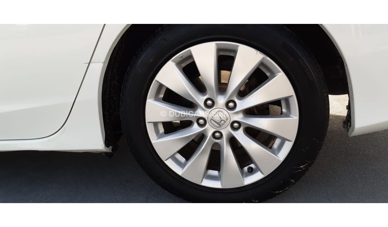 Honda Accord GCC SPECS WITH SUNROOF AGENCY SERVICE