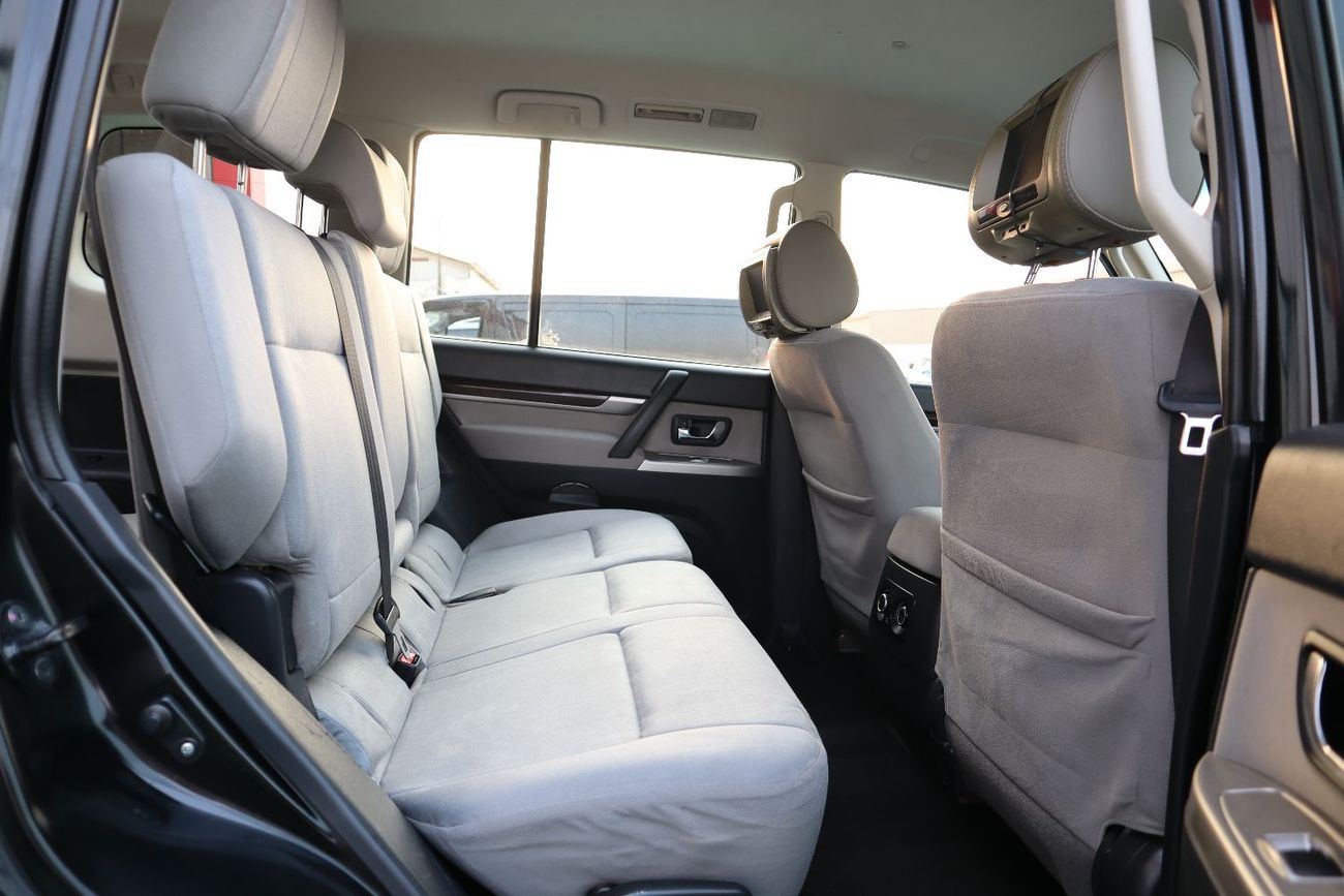 Mitsubishi Pajero GLS Base 3.5L (7 Seater)