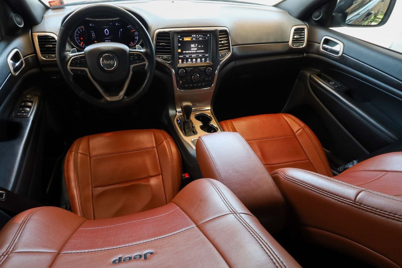 جيب جراند شيروكي Jeep Grand Cherokee Laredo 2017 GCC under Warranty with Flexible Down-Payment/ Flood Free.