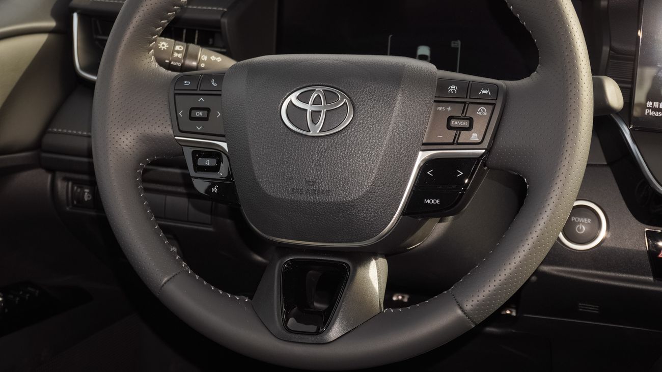 Toyota Camry 2.5S  HEV