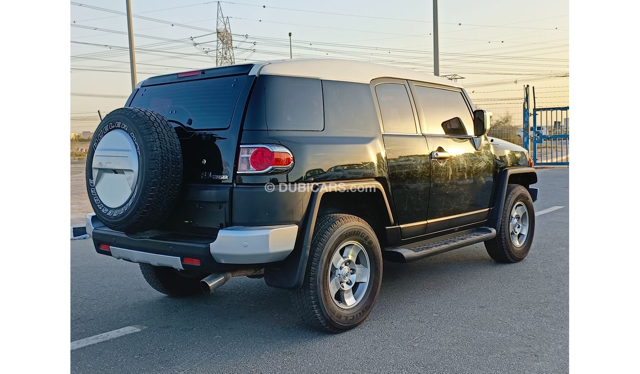 Toyota FJ Cruiser 4.0L PETROL /  DIFF LOCK / GCC SPECS / CLEAN CONDITION (LOT # 68579)
