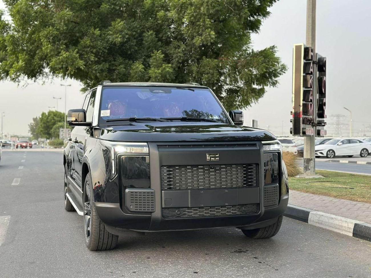 روكس 01 ROX 01 7 SEATS HYBRID Black/Orange | Long range 2025