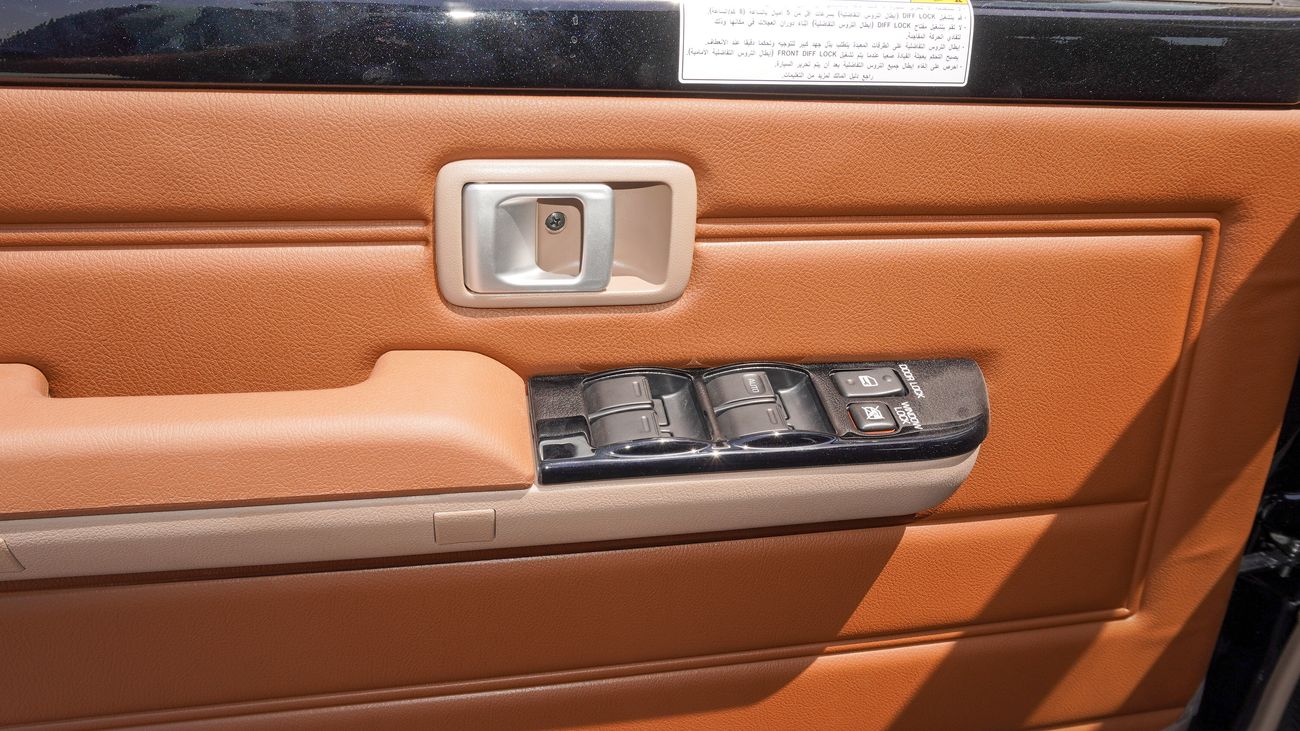 تويوتا لاند كروزر 70 LX 4.0L V6 A/T