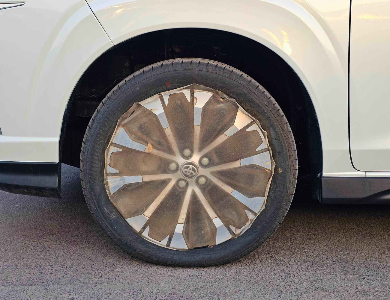 Toyota Veloz 1.5L V4 PETROL, DVD+ CAMERA / SPECIAL PROMOTION (CODE # 69085)