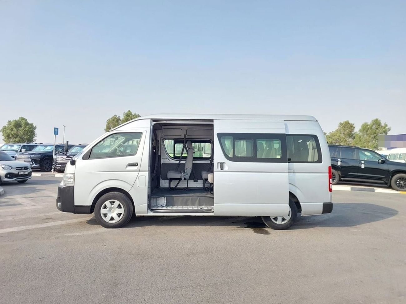 Toyota Hiace TOYOTA HIACE COMMUTER VAN RHD 2014 MODEL 3.0 L DIESEL AUTOMATIC(PM13991)