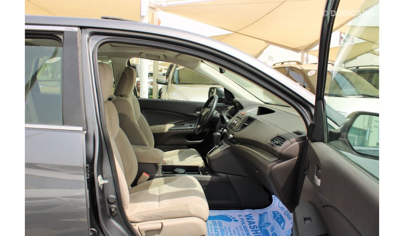 Honda CR-V ACCIDENTS FREE - GCC - CAR IS IN PERFECT - CAR IS IN PERFECT CONDITION INSIDE OUT